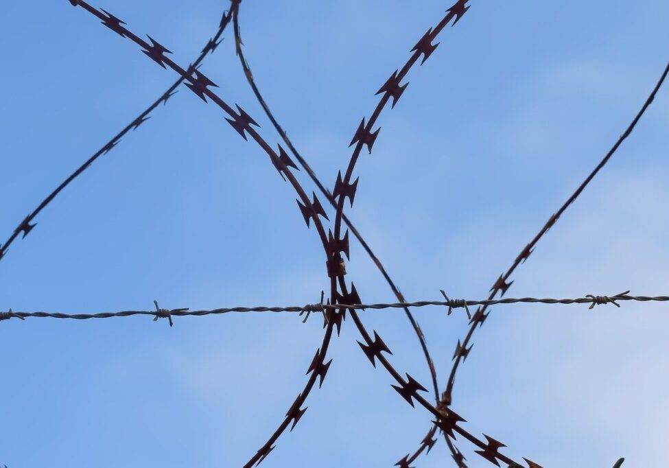 barbed-wire-3209988_1280